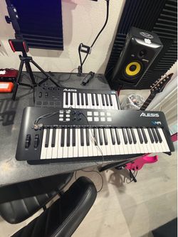 Alesis V25 midi keyboard producer piano