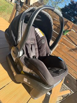 Graco SnugRide 35 Lite DLX Infant Car Seat with Base - Charcoal / Black