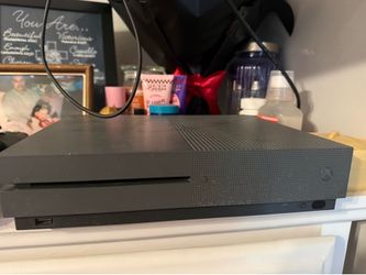 Xbox one including remote controller