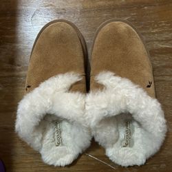 Ugg X Koolaburra Slippers Size - 7