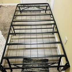 TWIN SIZE METAL BED FRAME NEW IN CONDITION 76"×39" Easily fold and open Light weight|
