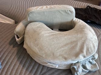 Breastfriend pillow