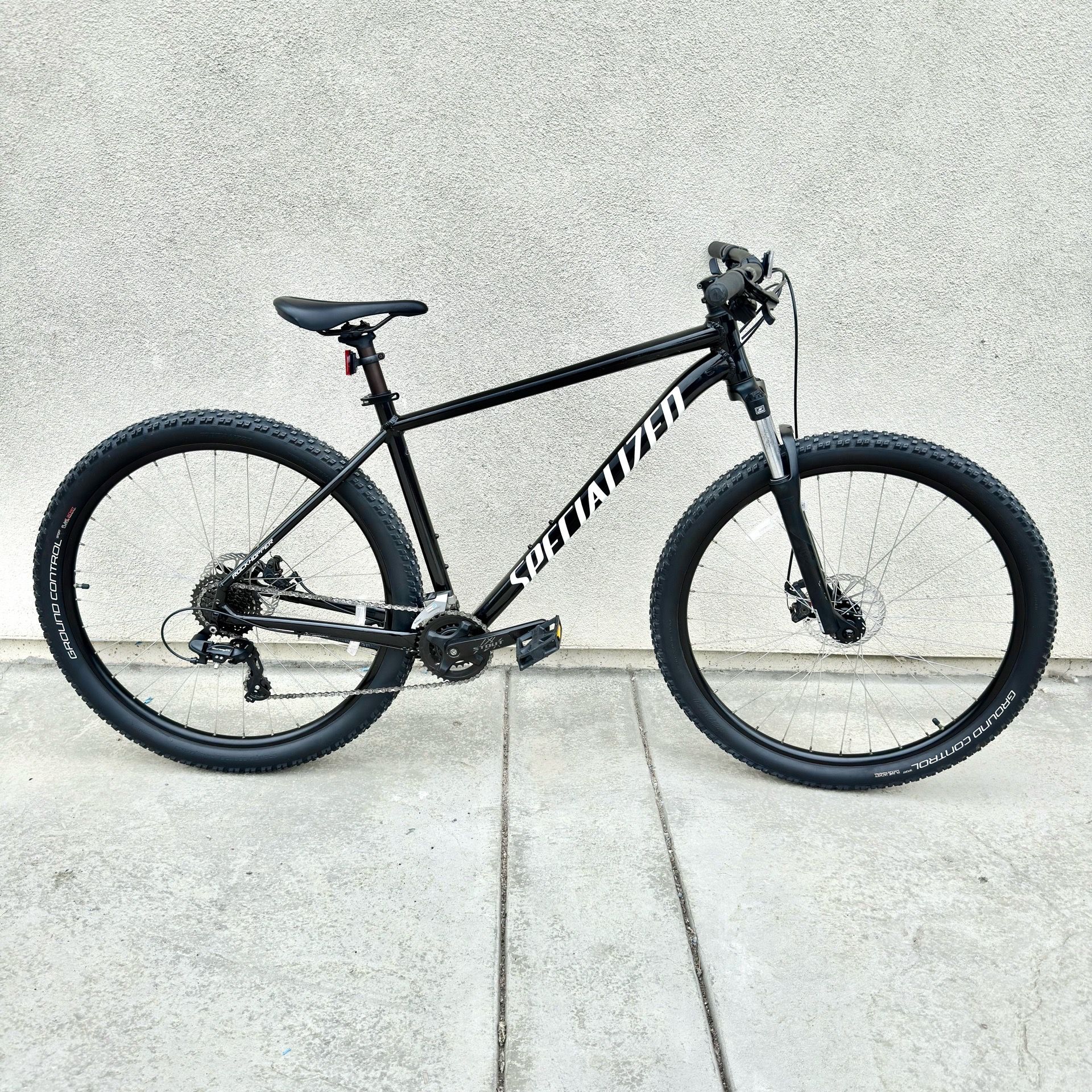 29"(XL) Specialized Rockhopper SPORT Black White Mountain Bike 16 Speed Disc brakes