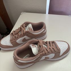 Women’s Nike dunks Size 8