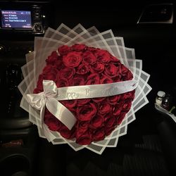 50 red roses 