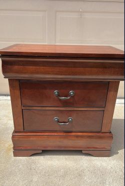 3-Drawer Nightstand – Cherry Stain, Finish