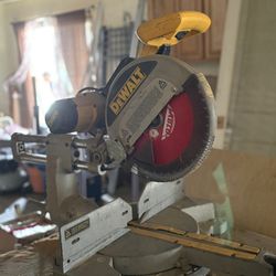 DeWalt 15 amps 12 in. Corded Compound Miter Saw
