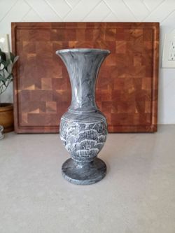 Beautiful Seiko 8 carved marble vase