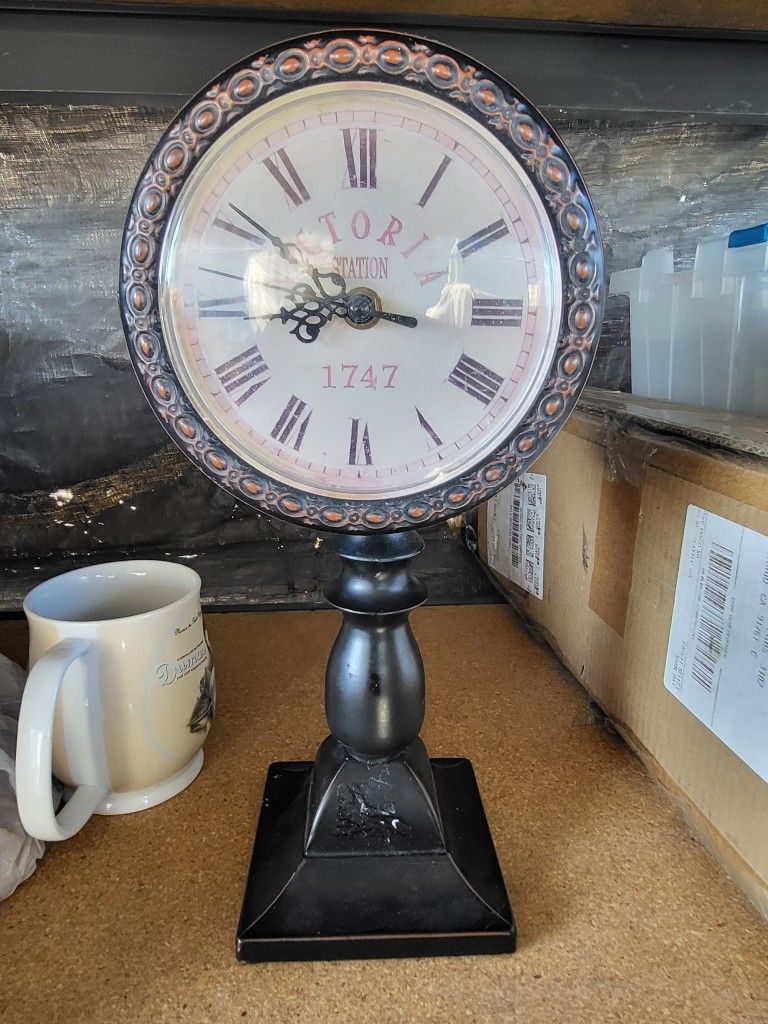 Victoria Station 1747 Railway Desk Clock Double Sided - Working, 13.5