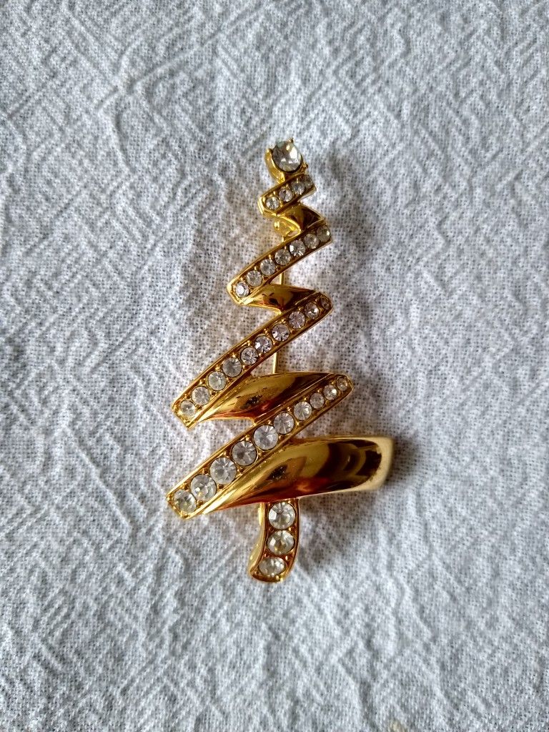 Vintage Monet Gold Tone  Christmas Tree pin. 1990 