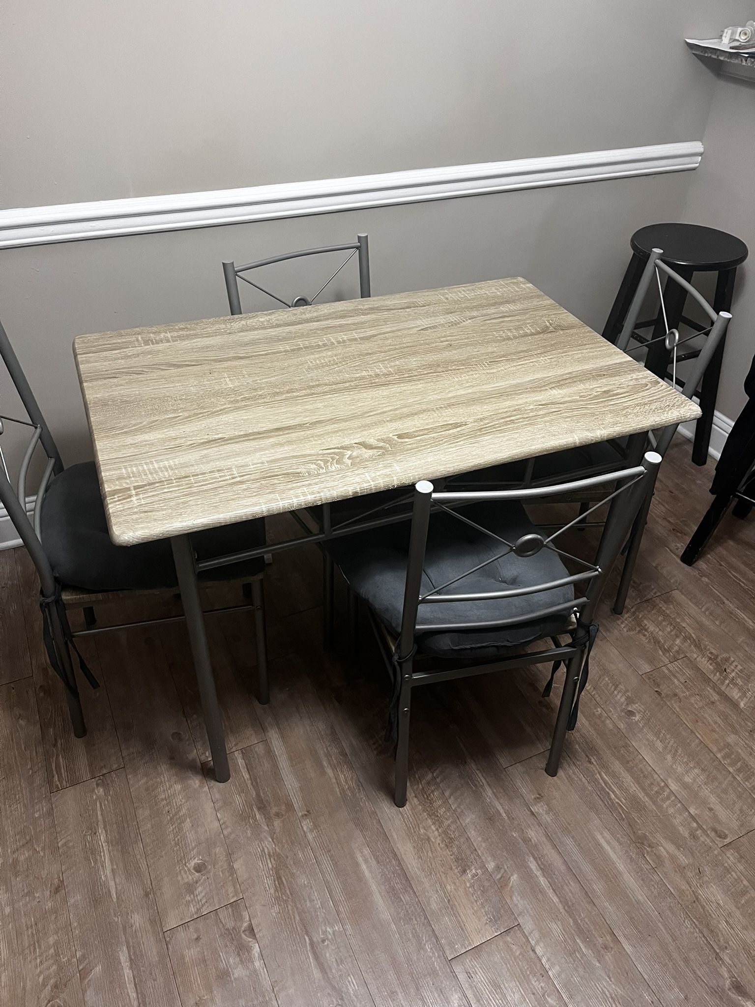 Dinging Room Table Set