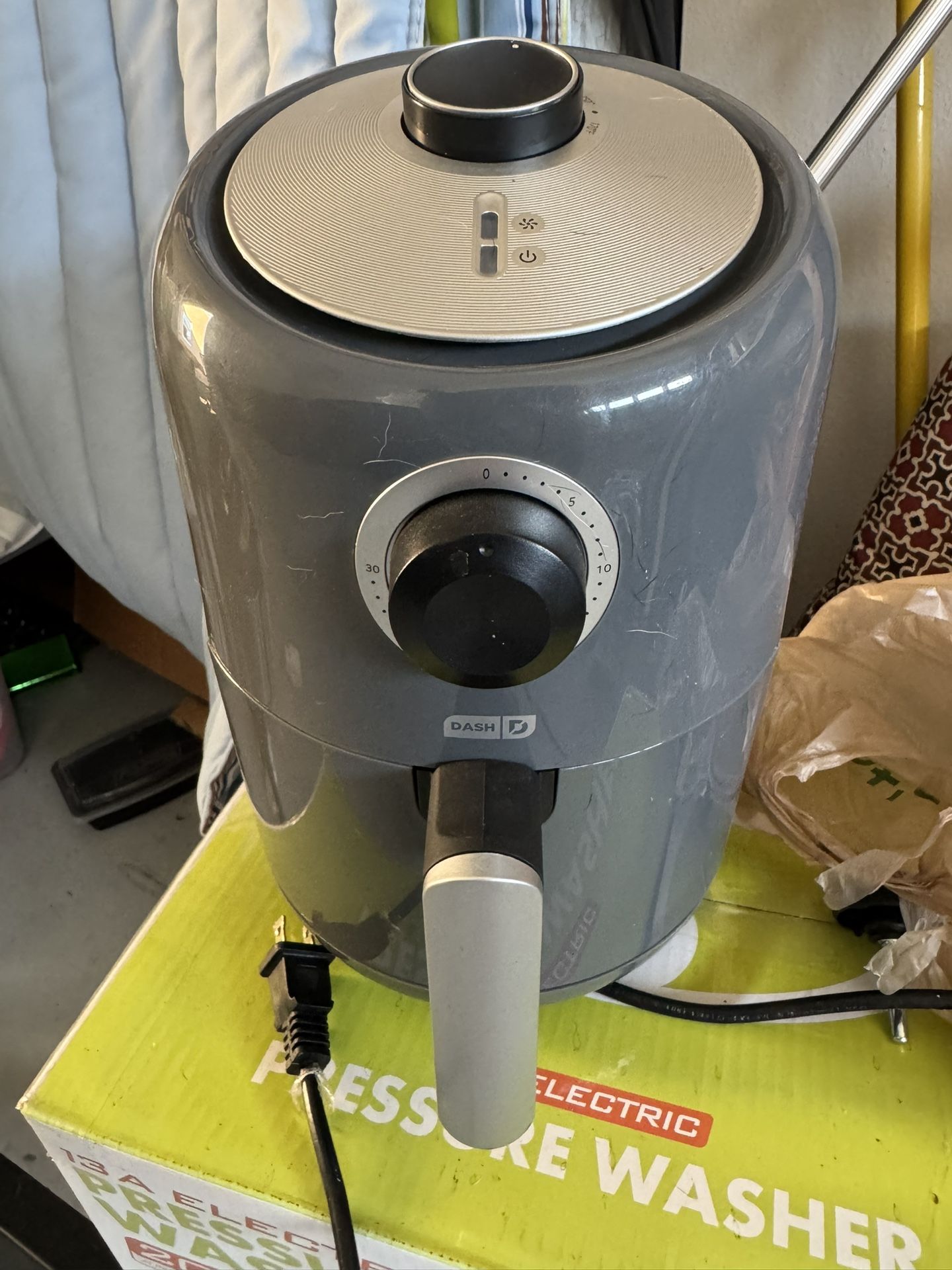 DASH Compact air fryer