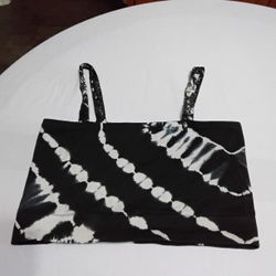 Ladies 2XL Looks Like Large 