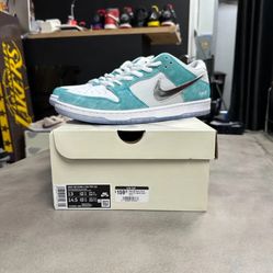 April Nike Dunk