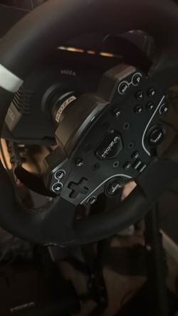 Moza R5 race wheel