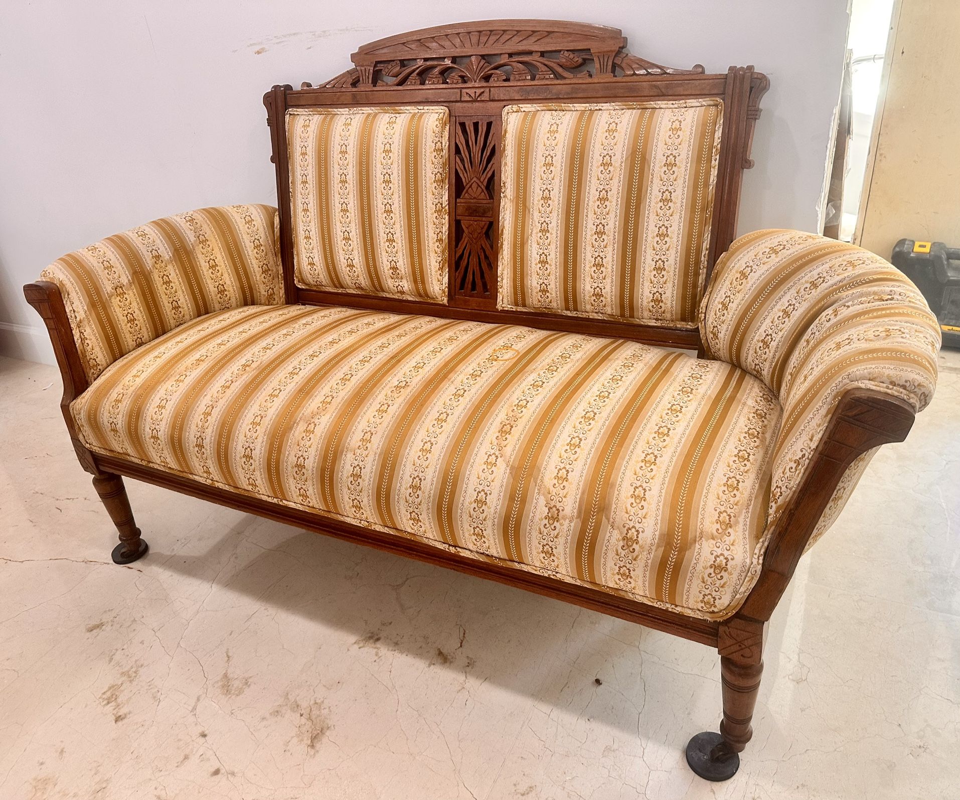 American Victorian couch $175
