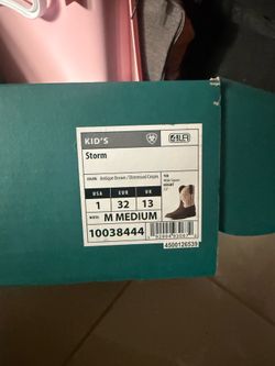 Boys Ariat boots size 1