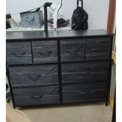 1 Cajonera ,1 Lámpara Alta, Colchon Nuevo Con Base full, 2 Set De Puertas Para Closet 