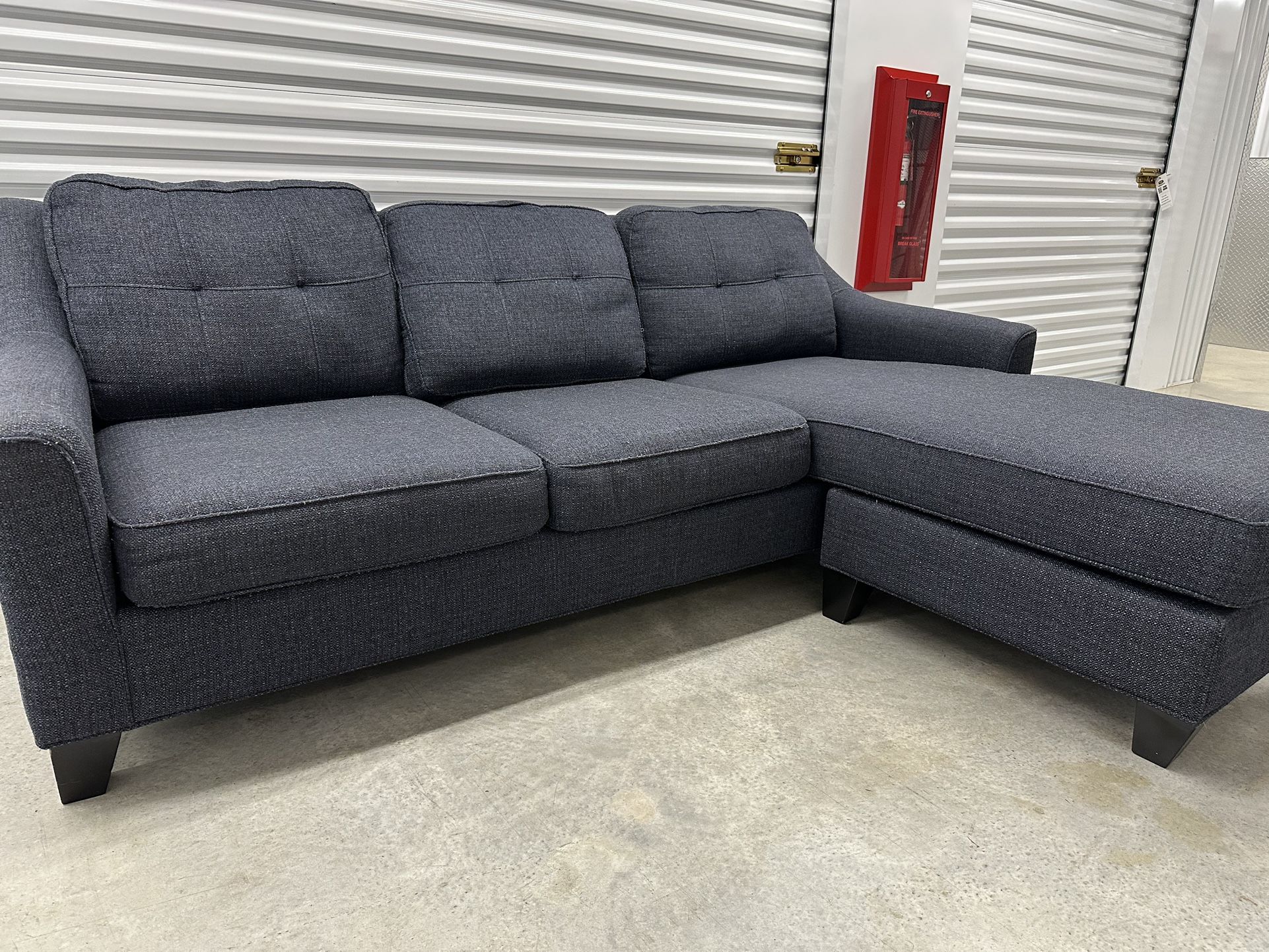 Madison Place Midnight Textured Sleeper Chaise Sofa