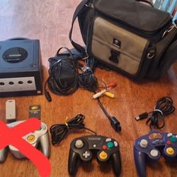 GameCube Consol With Accessories 