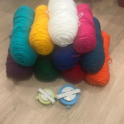 Yarn and Pom Pom Maker