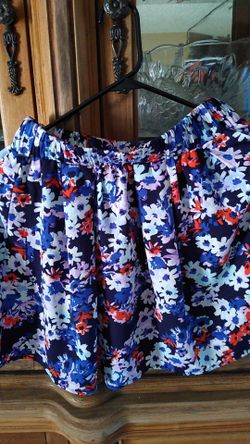 Women's Flirty floral skirt. Size M