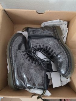 Dr Marten girls boots size 3 US