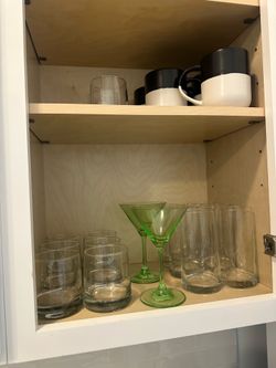 Glasses, martini glasses, and coffee cups