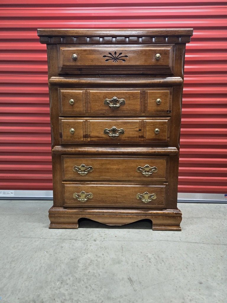 CHEST OF DRAWERS