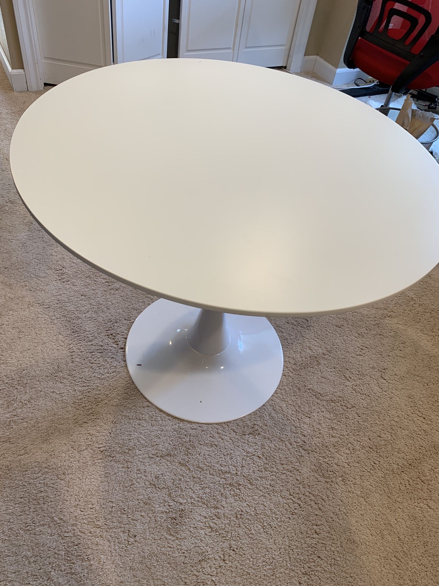 40” Tulip Table