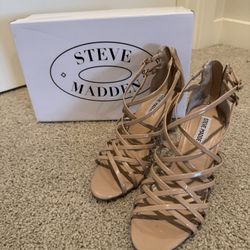 Steve Madden (size 7) beige/nude Shoes - Perfect for Homecoming!