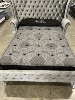 Brand New Pillow Top *Mattress* set in Packaging