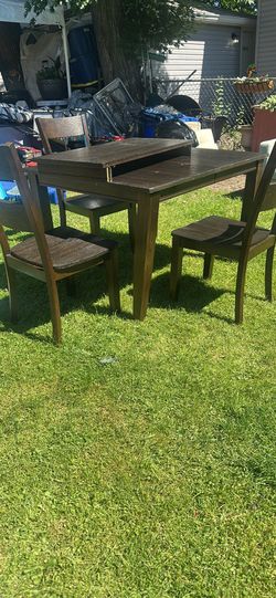 Mesa con 3 sillas