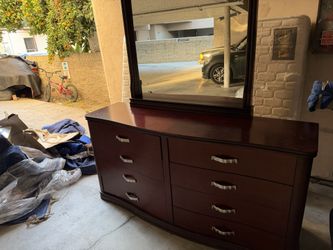 Dresser With Mirror