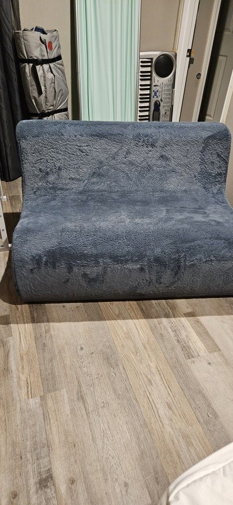 Cozy Mini Couch...$100 obo