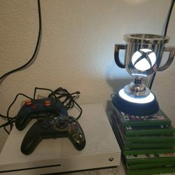 Xbox One S 180$ Com 8 Juegos Y 2 Controles 