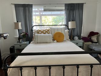 Double/Full Mattress + Black Metal Bed Frame - Excellent Condition