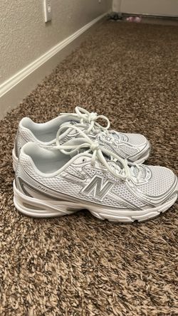 New balance 740 athletic shoe size M7.5 , W9