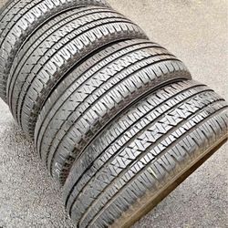 275/55/20 Brisgtone Tires con 80% de vida las 4