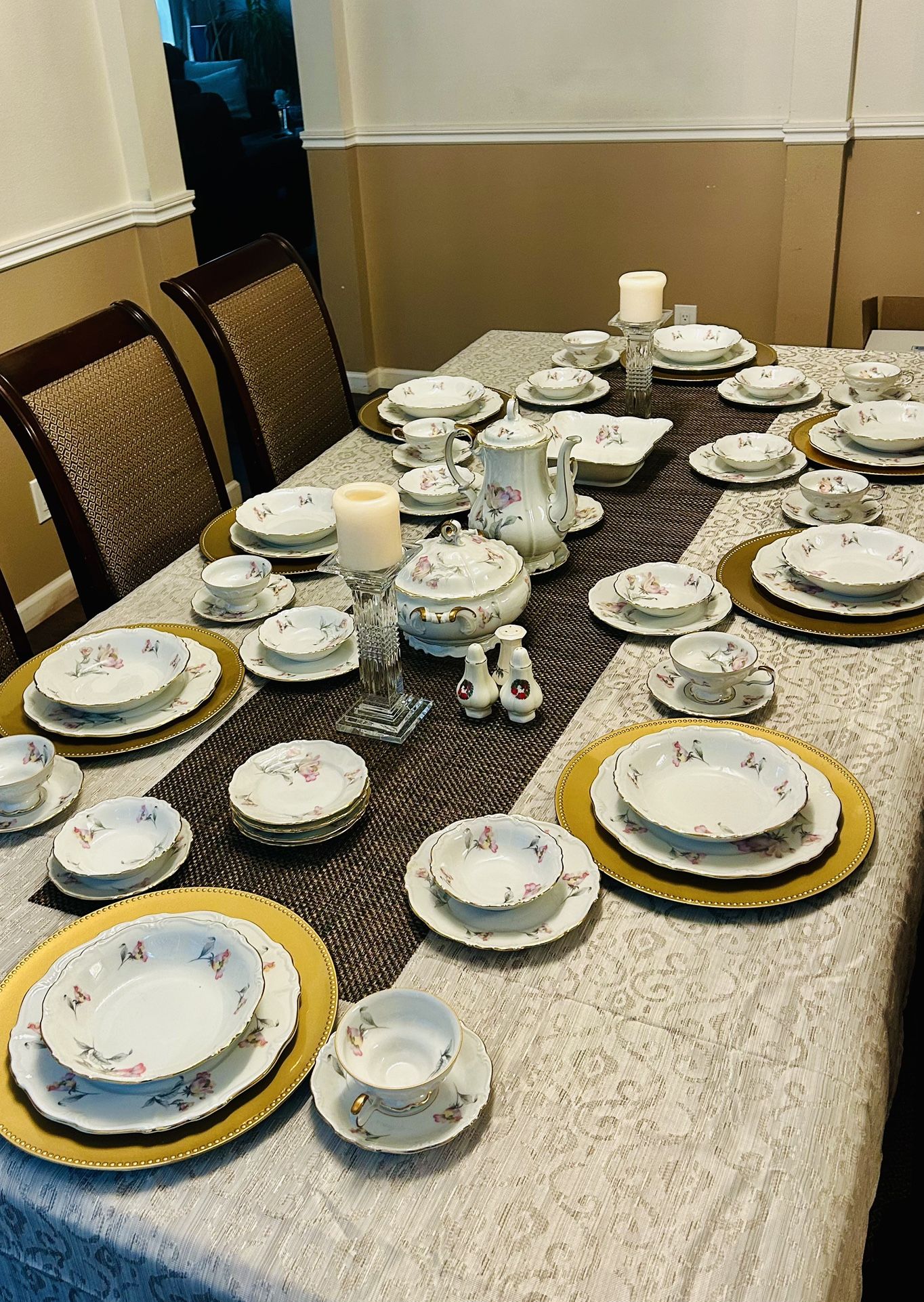 63 Pieces EDELSTEIN “ Irish Rose “ Heirloom Porcelain Dinner Set, All In Perfect Condition, Bavarian Made, 1950’sh, A Rare Collection