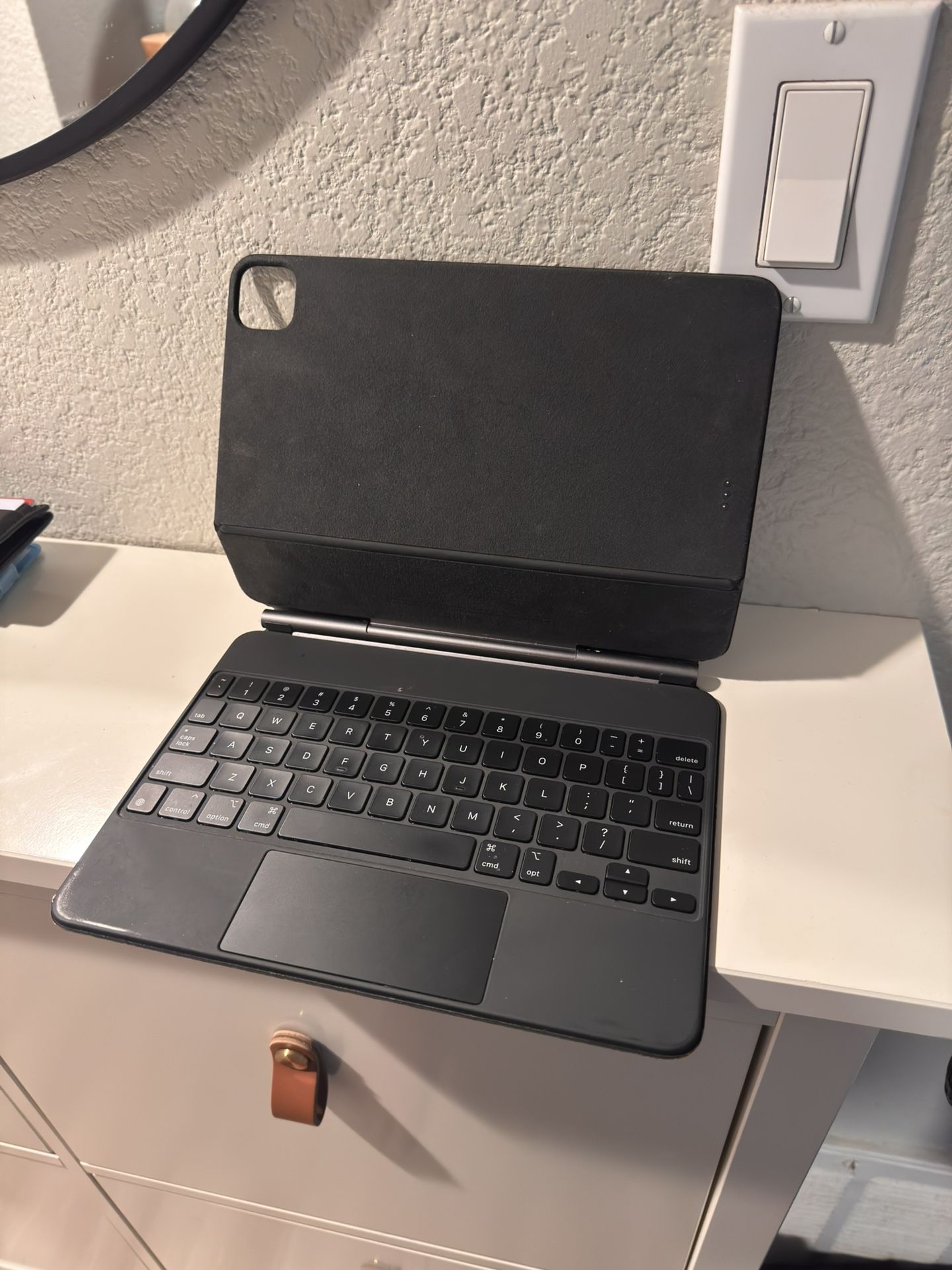 APPLE MAGIC KEYBOARD FOR IPAD PRO 11-INCH (Black) — Great Condition