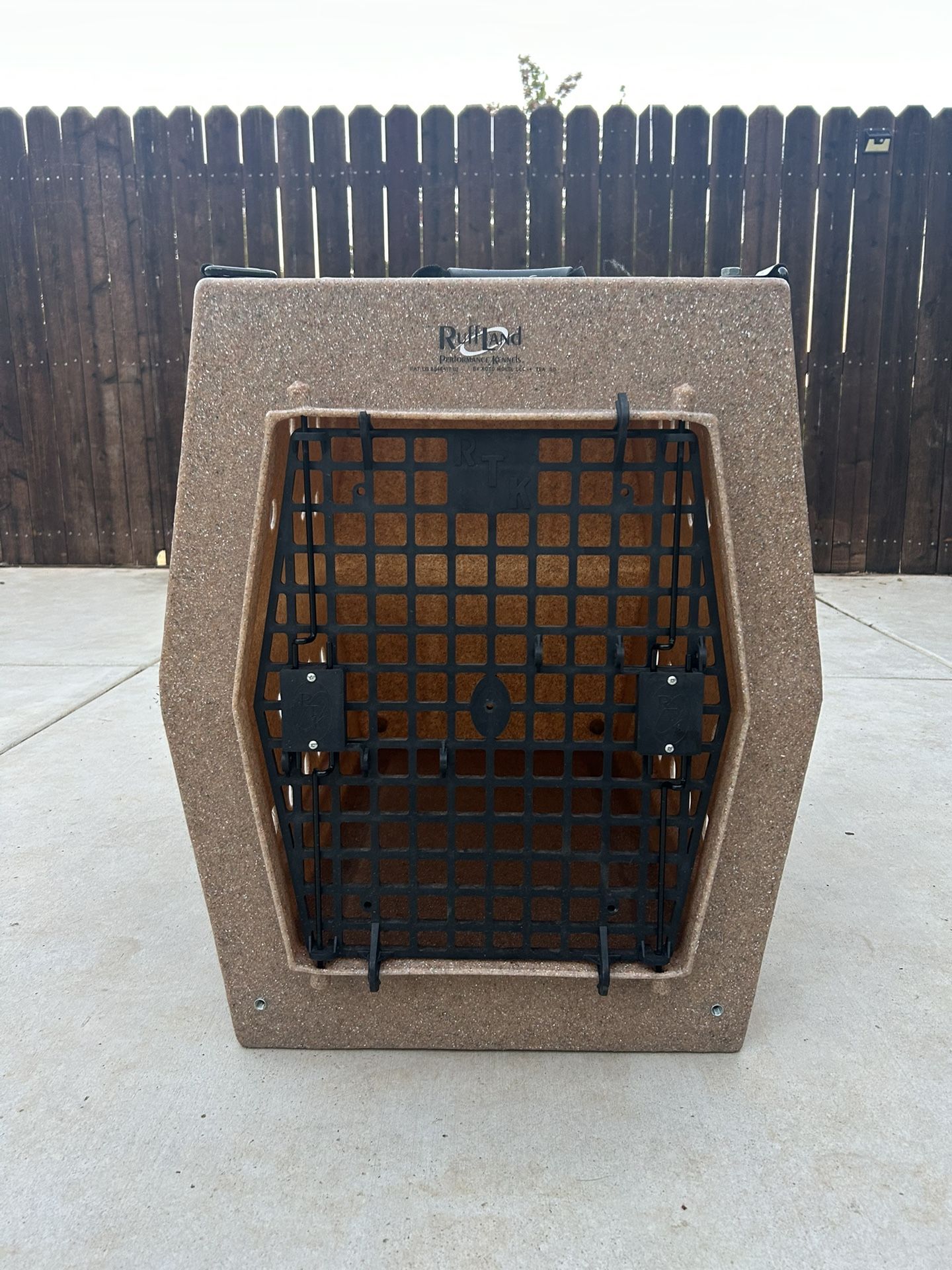 Large Ruffland Kennel