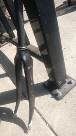 700c carbon fork