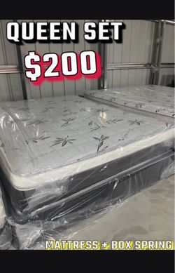 Queen pillow top mattress