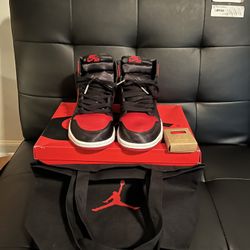 Jordan 1 Satin Bred Size 10 Women/8.5 Men Comes With Box, Laces And Jordan Bag. 