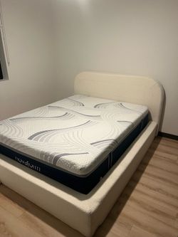 Bed frame + mattress