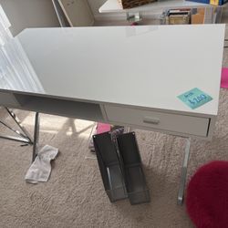White Desk 