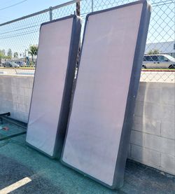 $0 - King size box springs