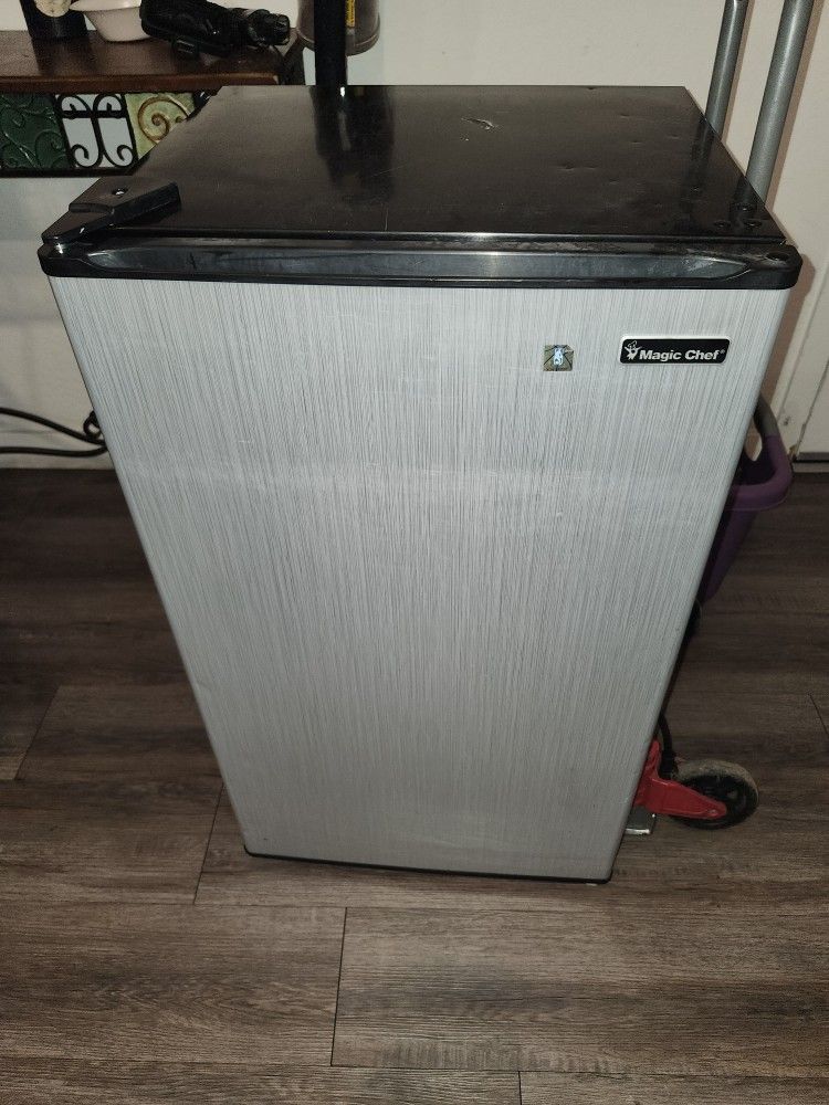 Magic Chef Mini Fridge