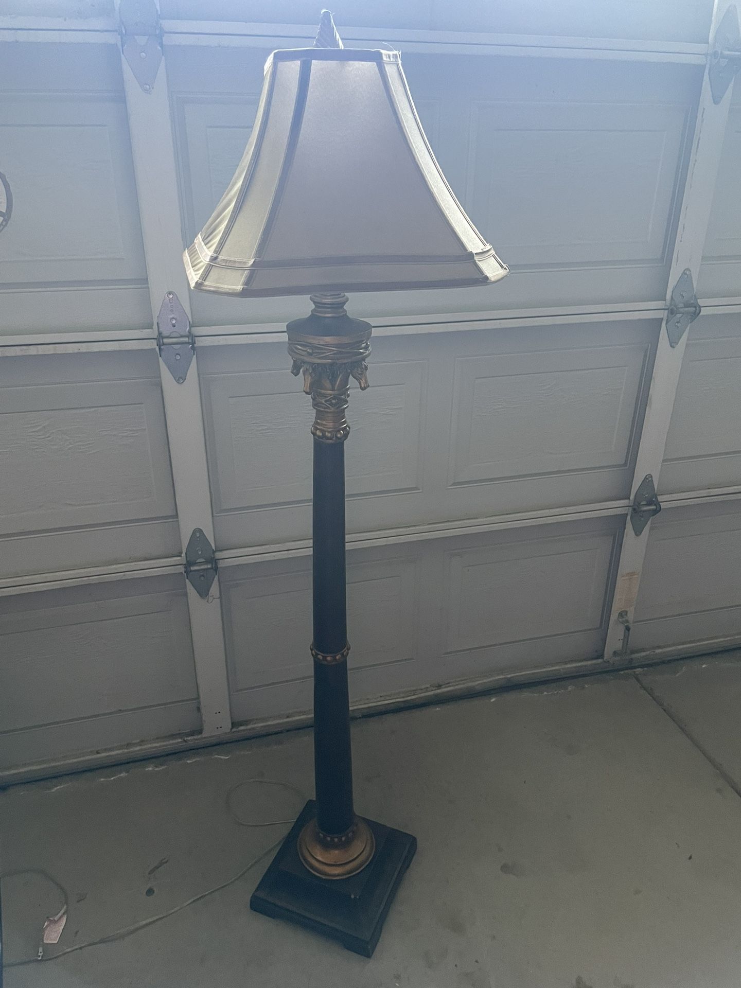 Beautiful and Sturdy Floor Lamp
